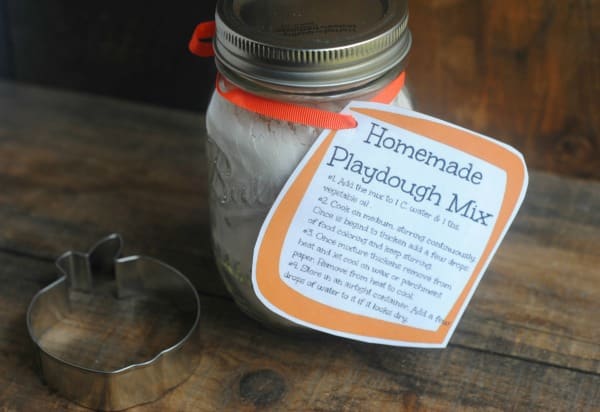 12 Days of DIY Gifts in a Jar: Homemade Playdough Mason ... 12 Days of DIY Gifts in a Jar: Homemade Playdough Mason ...