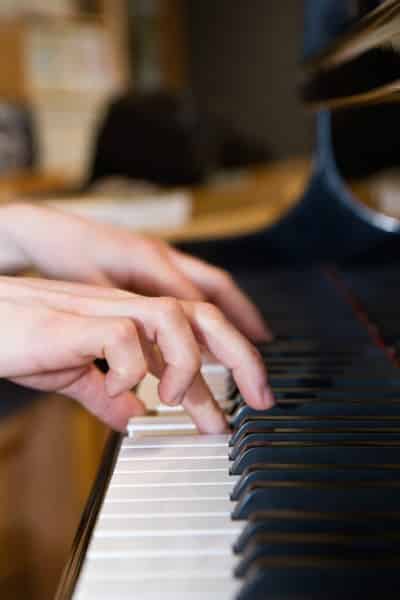 playing piano to promote ways to earn cash